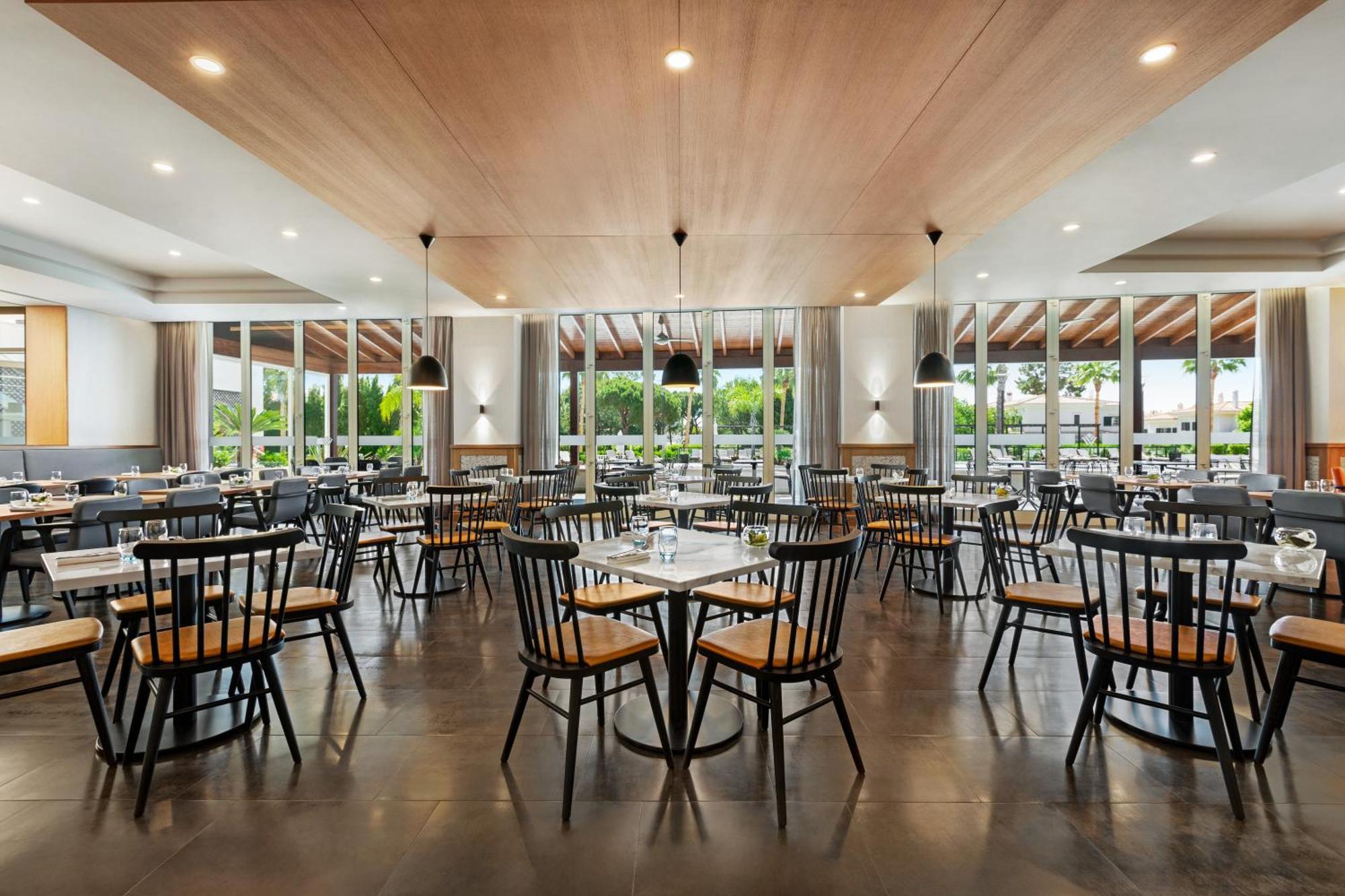 Hotel Wyndham Grand Algarve Quinta do Lago Zewnętrze zdjęcie The interior of the restaurant
